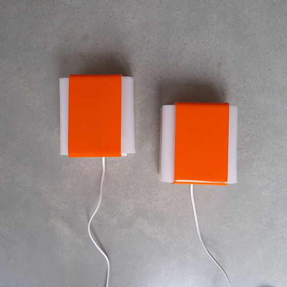 Image 1 of Set Van 2 Oranje Witte Plexiglazen Wandlampen