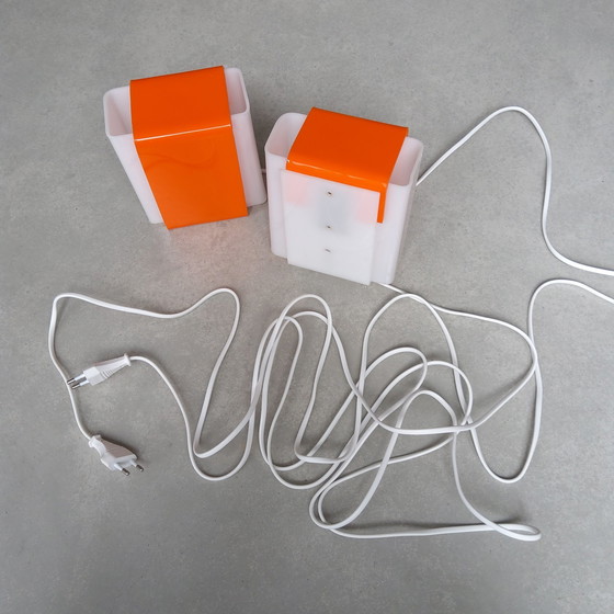 Image 1 of Set Van 2 Oranje Witte Plexiglazen Wandlampen