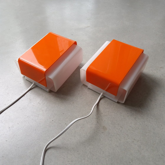 Image 1 of Set Van 2 Oranje Witte Plexiglazen Wandlampen