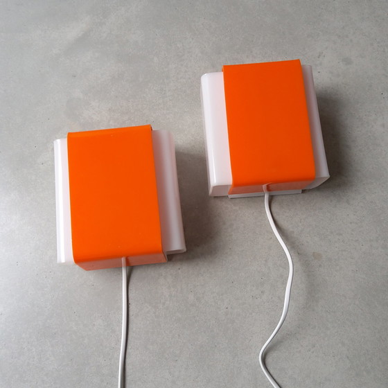 Image 1 of Set Van 2 Oranje Witte Plexiglazen Wandlampen