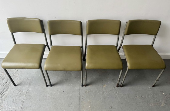 Image 1 of Set van 4 vintage stapelbare stoelen met groen vinyl