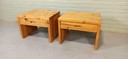 2 vintage grenen nachtkastjes