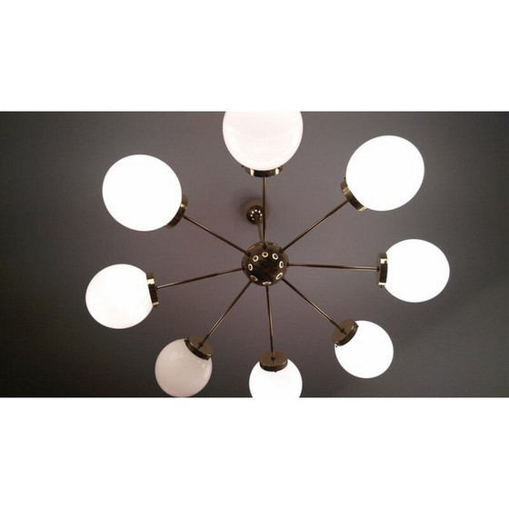 Image 1 of Paar vintage kroonluchters van opaalglas en messing, 1960