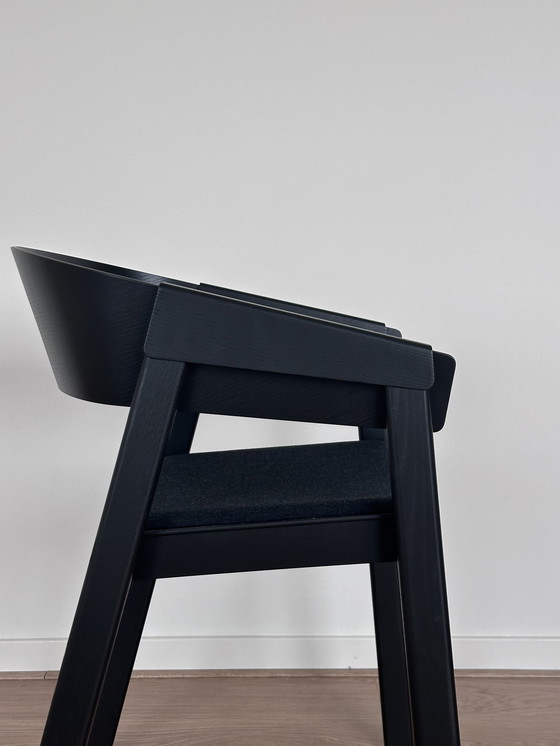 Image 1 of 2x Muuto Stoel met Armleuningen Bekleed Remix 183/ Zwart