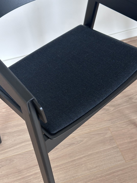 Image 1 of 2x Muuto Stoel met Armleuningen Bekleed Remix 183/ Zwart