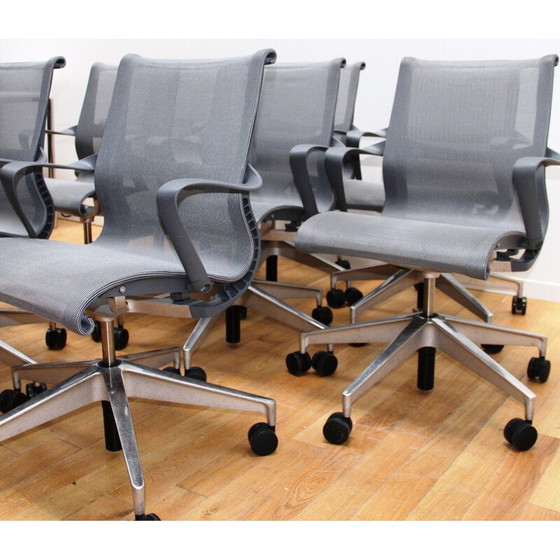 Image 1 of Set van 8 vintage Setu bureaustoelen in metaal en grijs gaas van Herman Miller