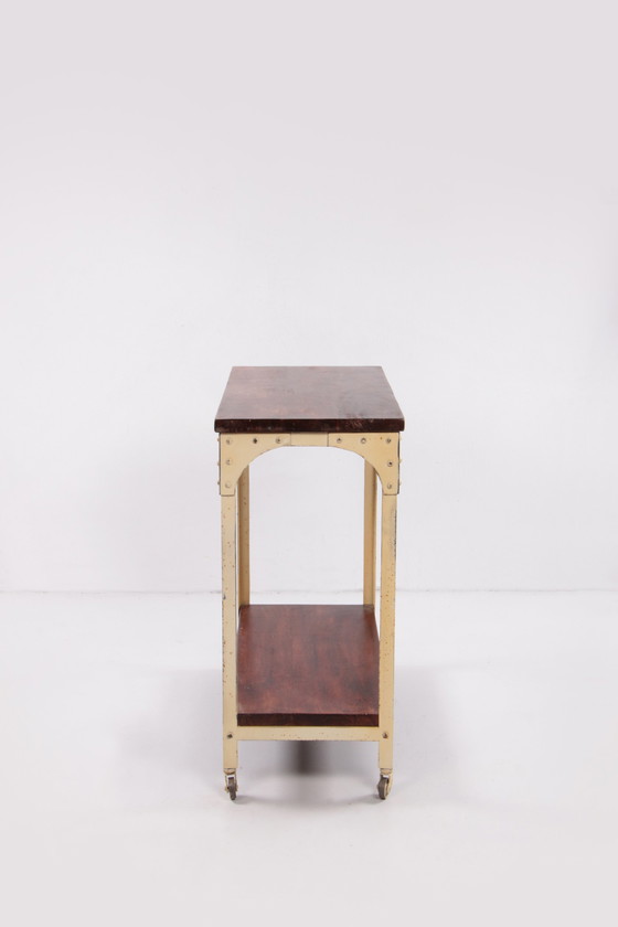 Image 1 of Industriele robuuste sidetable van hout en metaal,1970 Engeland