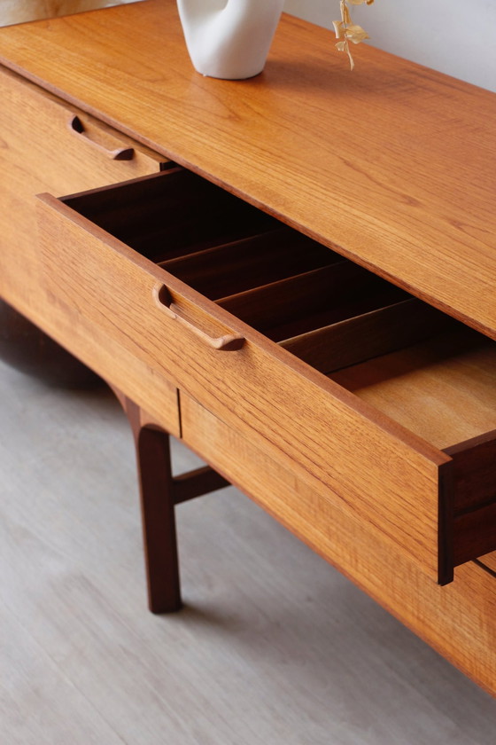 Image 1 of White & Newton Teak Dressoir - Engels ontwerp 1960