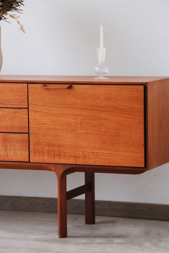 Image 1 of White & Newton Teak Dressoir - Engels ontwerp 1960