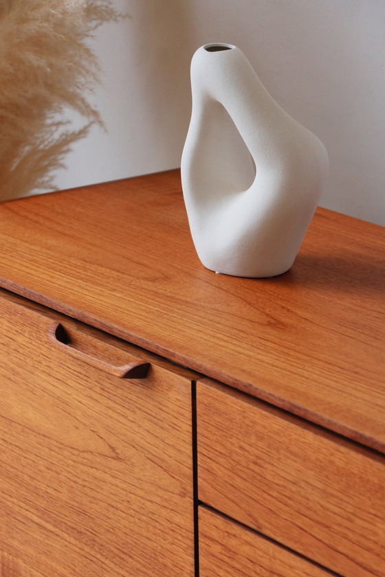 Image 1 of White & Newton Teak Dressoir - Engels ontwerp 1960