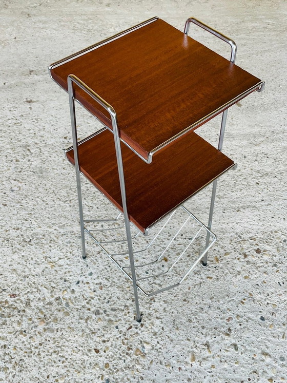 Image 1 of Vintage bijzettafel met 2 verdiepingen en tijdschriftenrek, 1960S