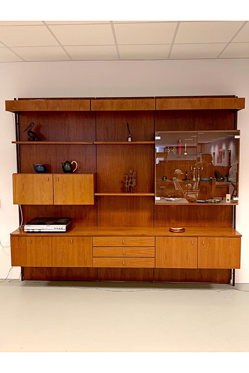 Vintage wandmeubel met koofverlichting