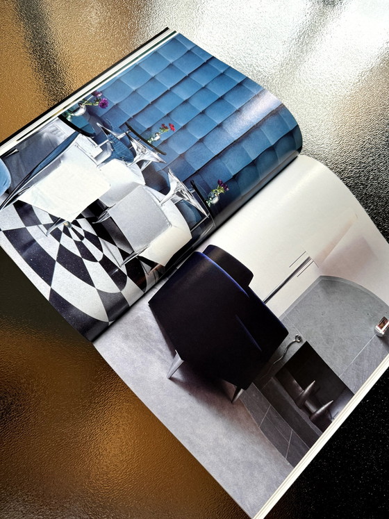 Image 1 of Vintage Ray Hollis Asbak Ontworpen Door Philippe Starck Een Limited Edition Decor Stuk Oorspronkelijk Ontworpen Voor De Ny Royal