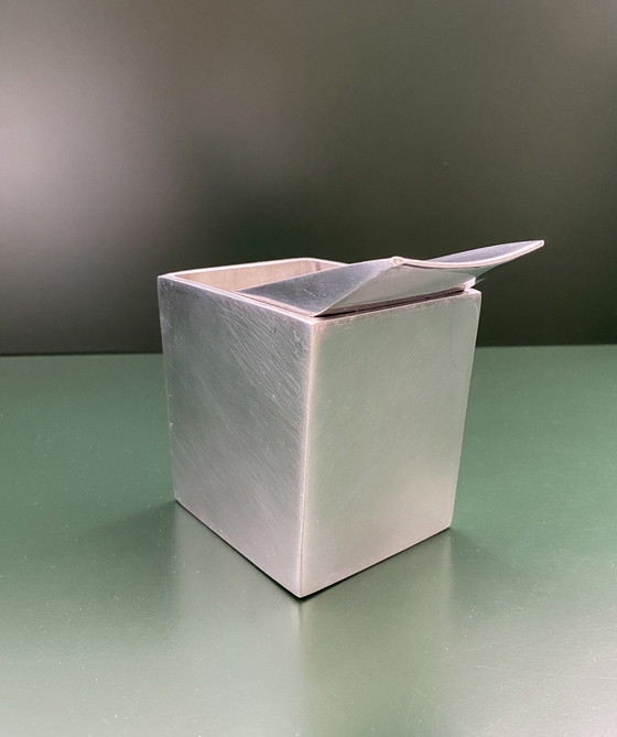 Image 1 of Vintage Ray Hollis Asbak Ontworpen Door Philippe Starck Een Limited Edition Decor Stuk Oorspronkelijk Ontworpen Voor De Ny Royal