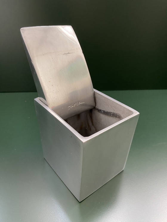 Image 1 of Vintage Ray Hollis Asbak Ontworpen Door Philippe Starck Een Limited Edition Decor Stuk Oorspronkelijk Ontworpen Voor De Ny Royal