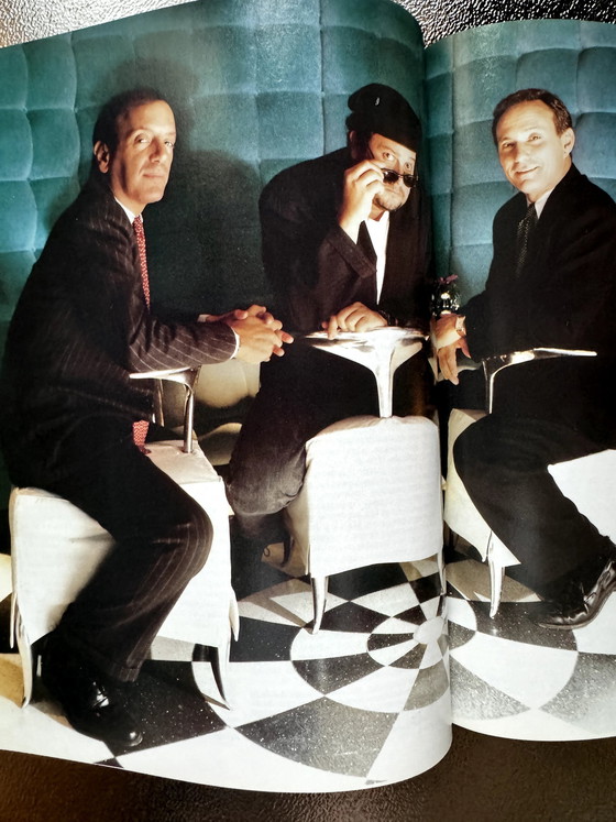 Image 1 of Vintage Ray Hollis Asbak Ontworpen Door Philippe Starck Een Limited Edition Decor Stuk Oorspronkelijk Ontworpen Voor De Ny Royal