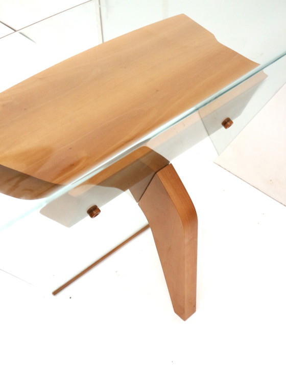 Image 1 of Mooi vormgegeven vintage Italiaans design televisiemeubel uit de jaren ’70