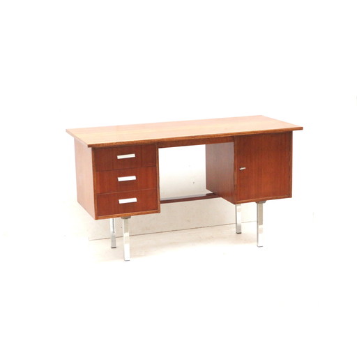 Vintage Bureau Met Lades En Deur Gemaakt In De Jaren ’60