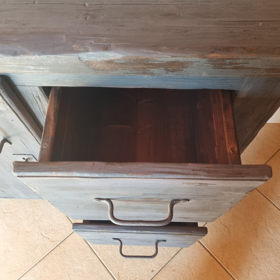 Image 1 of Antieke grijs grenen garagewerkbank uit 1930