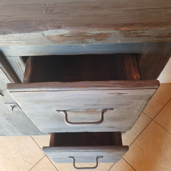 Image 1 of Antieke grijs grenen garagewerkbank uit 1930