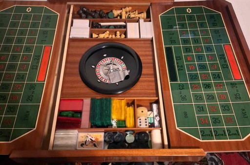 Zeer exclusieve speeltafel met geweldig inlegwerk in het hout.  ♣️/ Roulette / ♥️ Poker /♟️Schach / Dammen Fantastisch Cas