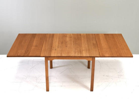 Image 1 of Scandinavische eettafel met uitklapbaar blad in eiken - circa 1970-80