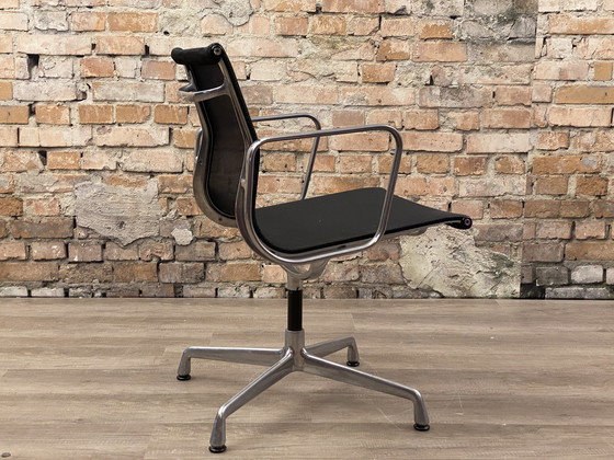 Image 1 of Vitra Ea108 Netweave Zwart