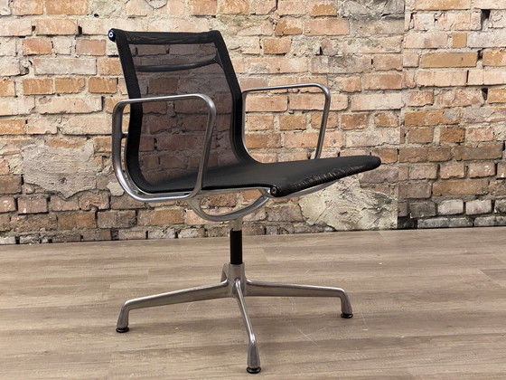 Image 1 of Vitra Ea108 Netweave Zwart