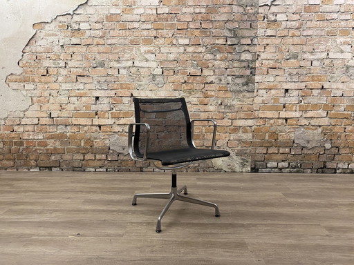 Vitra Ea108 Netweave Zwart