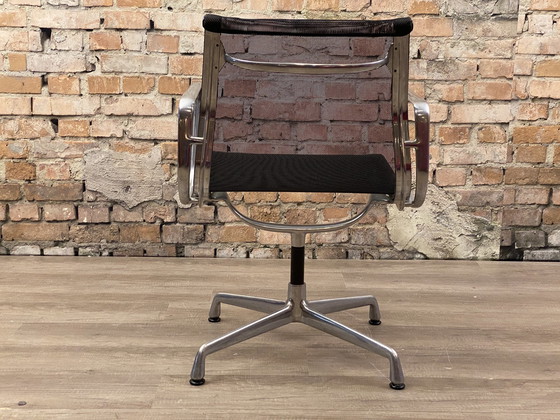 Image 1 of Vitra Ea108 Netweave Zwart