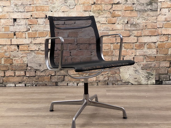 Image 1 of Vitra Ea108 Netweave Zwart