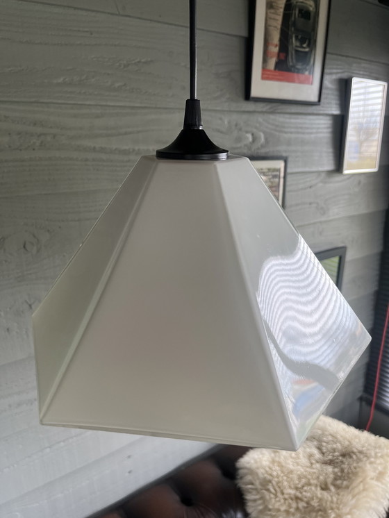 Image 1 of Vintage Mid Century Pyramide Hanglamp Van Wit Melkglas 