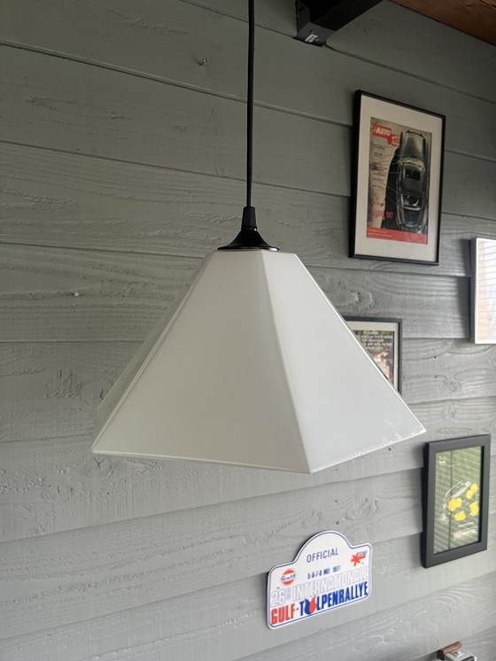 Image 1 of Vintage Mid Century Pyramide Hanglamp Van Wit Melkglas 