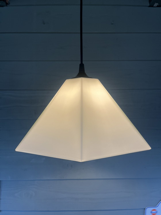 Image 1 of Vintage Mid Century Pyramide Hanglamp Van Wit Melkglas 