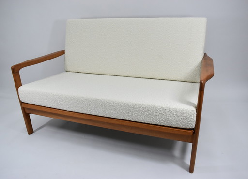 Scandinavische tweezitsbank, 60'S stijl, teak & wit bouclé