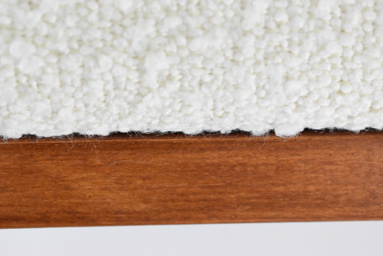 Image 1 of Scandinavische tweezitsbank, 60'S stijl, teak & wit bouclé