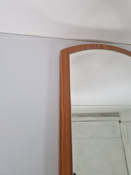Image 1 of Scandinavische spiegel met fineer van oud dennenhout