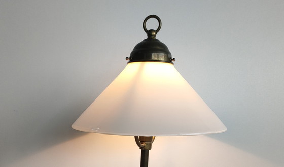 Image 1 of Messing Tafellamp Bureaulamp Frans Met Opaline Kap 