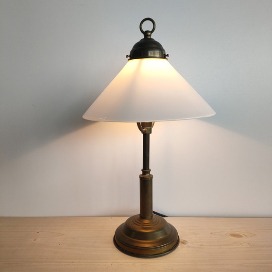 Image 1 of Messing Tafellamp Bureaulamp Frans Met Opaline Kap 