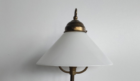 Image 1 of Messing Tafellamp Bureaulamp Frans Met Opaline Kap 