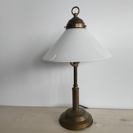 Image 1 of Messing Tafellamp Bureaulamp Frans Met Opaline Kap 