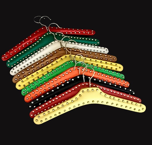 Tien Vijftiger Jaren Kleerhangers Met Noppen 