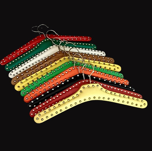 Tien Vijftiger Jaren Kleerhangers Met Noppen 