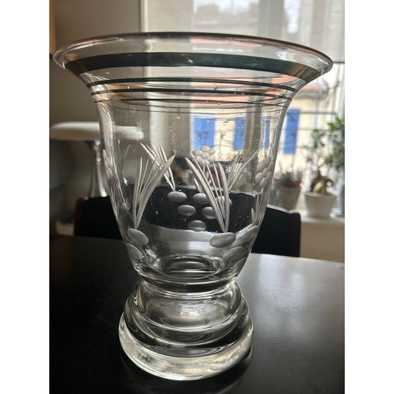 Image 1 of Vintage gegraveerde glazen vaas met gouden kraag, 1950