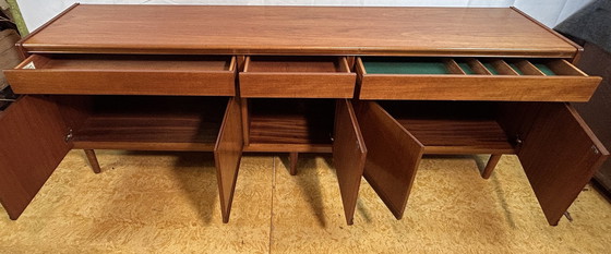 Image 1 of Mid Century Retro Vintage Teak Lang Dressoir Door William Lawrence 1960