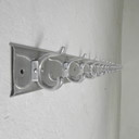 3,2 m lange wandkapstok met 23 dubbele haken, jaren 50