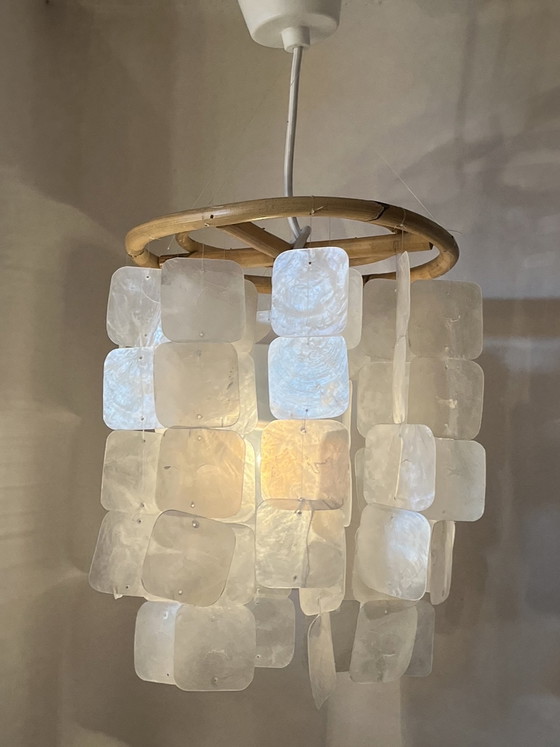 Image 1 of Set van 2 vintage capiz schelpen hanglampen lampen opaline parelmoer 