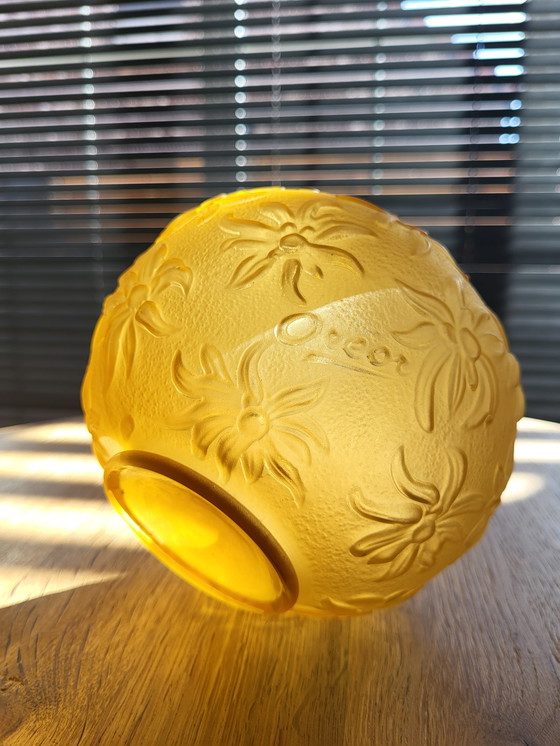 Image 1 of Art deco vaas in frosted persglas met floraal decor, Amber kleur, OREOR, Frankrijk, 1930