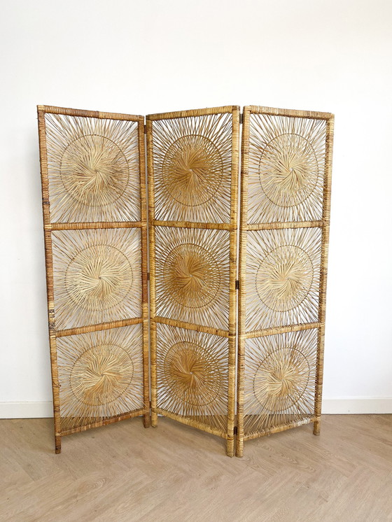 Image 1 of Vintage Rotan Sunburst Kamerscherm