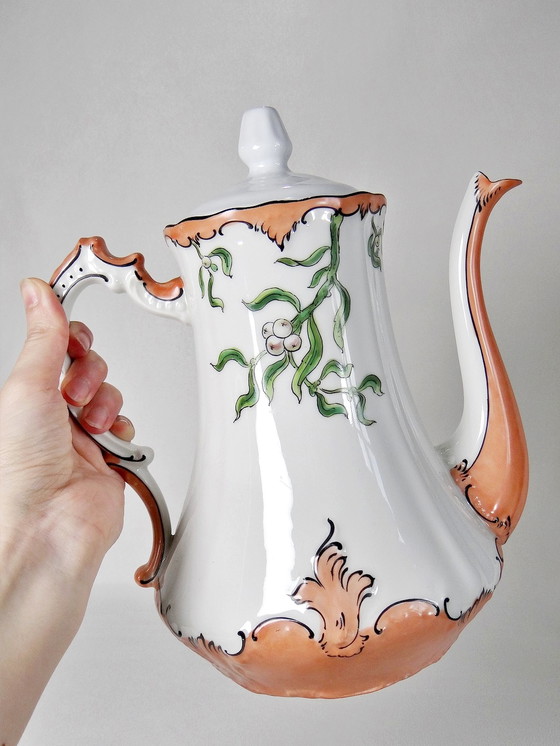 Image 1 of Grote handbeschilderde theepot/koffiepot in Limoges met maretak in de zeldzame art nouveau stijl